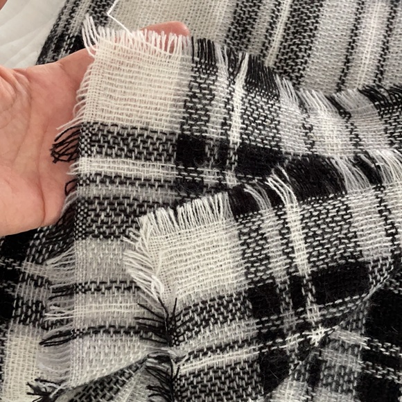 NWOT ModCloth Blanket Scarf - Picture 2 of 4